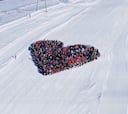 Un corazón de esquiadores: el bonito homenaje a las 40 víctimas de Crans-Montana