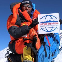 Kami Rita hace historia y corona el Everest por 24ª vez