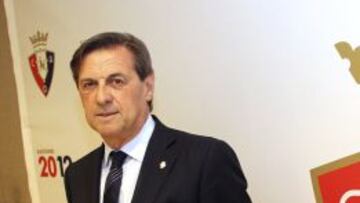 Archanco pone su cargo a disposición de los socios
