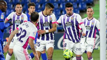 Jawad El Yamiq of Real Valladolid and Kike Perez of Real Valladolid -a during La Liga football match played between Getafe CF and Real Valladolid CF at Coliseum Alfonso Perez on January 02, 2021 in Getafe, Madrid, Spain.
AFP7
02/01/2021 ONLY FOR USE IN