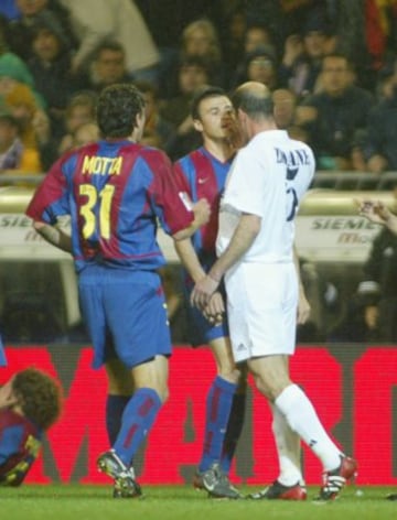 19-04-2003. Zidane y Luis Enrique ya se enzarzaron en el 2003. El franc¨¦s di¨® un manotazo al asturiano en el cl¨¢sico disputado en el Bernab¨¦u.