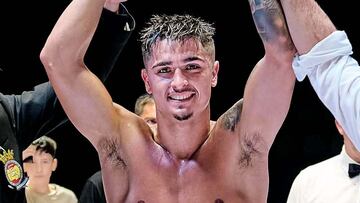 Samuel Molina al proclamarse campeón de España en un tercer peso.