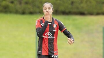 Alison Gonz&aacute;lez festeja un gol con el Atlas