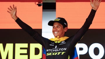 (FILES) Team Mitchelton rider Colombia's Esteban Chaves celebrates on the podium after winning stage nineteen of the 102nd Giro d'Italia - Tour of Italy - cycle race, 151kms from Treviso to San Martino di Castrozza on May 31, 2019. After 16 years in the world elite, Chaves is retiring from professional cycling, his current team, Team Education First, announced on social media on November 24, 2025. (Photo by Luk BENIES / AFP)
