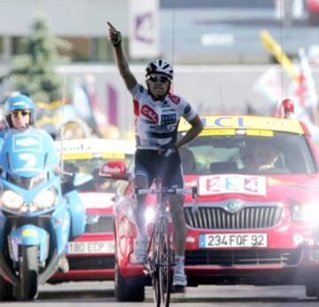 Carlos Sastre ganó la Etapa del Alpe d´Huez. En esta etapa consiguió el maillot amarillo.