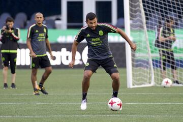 El central de Chivas de Guadalajara mostró cosas agradables en sus primeros partidos con el Rebaño Sagrado. El defensa recibió una oportunidad para formar parte del equipo que afrontó la Copa Oro 2017. Marín jugó cuatro partidos amistosos, dos de Copa Oro y anotó un gol con el Tri en esta competencia.