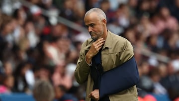 Paris Saint-Germain's Spanish headcoach Luis Enrique reacts during the French L1 football match between Paris Saint-Germain (PSG) and RC Lens at the Parc des Princes stadium in Paris, on September 14, 2025. (Photo by FRANCK FIFE / AFP)