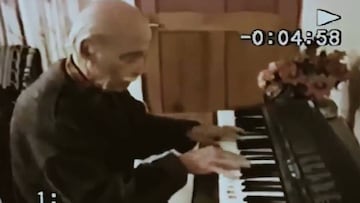 Emotivo registro: creador del himno de la U y su notable interpretación en piano