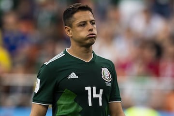 Javier Hernández es el máximo goleador en la historia de la Selección Mexicana con 51 goles. 'Chicharito' es uno de los ídolos de la afición azteca por su carisma y su buena cuota goleadora cuando viste la camiseta del tricolor. El delantero del West Ham ha jugado tres mundiales donde ha marcado en cuatro ocasiones. Durante la Copa Oro, Alexis Vega es quien ocupa el '14'.