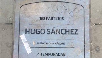 La placa de Hugo Sánchez.