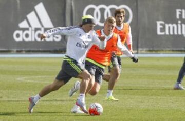 16/Modric y Kroos.