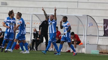 H&eacute;ctor celebra su gran gol ante Unionistas.