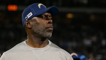 El entrenador en jefe de los Bolts es el tercer coach de la NFL en ser infectado por el agente pat&oacute;geno, uni&eacute;ndose a Sean Payton y Doug Pederson.