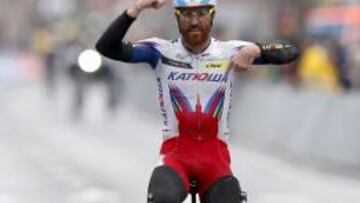 Luca Paolini celebra su victoria en la Gante-Wevelgem de 2015.