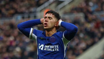 Soccer Football - Premier League - Newcastle United v Chelsea - St James Park, Newcastle, Britain - November 25, 2023 Chelsea's Enzo Fernandez reacts Action Images via Reuters/Lee Smith NO USE WITH UNAUTHORIZED AUDIO, VIDEO, DATA, FIXTURE LISTS, CLUB/LEAGUE LOGOS OR 'LIVE' SERVICES. ONLINE IN-MATCH USE LIMITED TO 45 IMAGES, NO VIDEO EMULATION. NO USE IN BETTING, GAMES OR SINGLE CLUB/LEAGUE/PLAYER PUBLICATIONS.