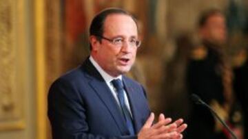 Hollande se reúne hoy con representantes del fútbol