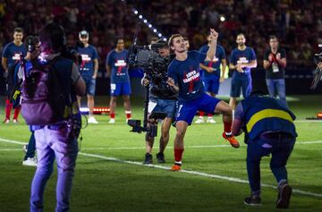 El Atlético celebró la Supercopa de Europa con su afición