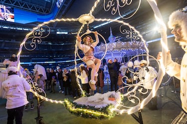 El estadio Santiago Bernabéu acoge la 'Mavidad Bernabeu'. Un envento para toda la familia en el que se puede disfrutar de un buen plan en estas fechas navideñas. En la imagen un momento de la cabalgata.