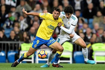 Jesús Vallejo in action against UD Las Palmas at the Bernabéu.