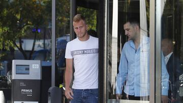 12/06/18 LLEGADA HOTEL DE UROS RACIC PRIMER FICHAJE VERANO DEL VALENCIA