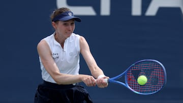 NEW YORK, NEW YORK - AUGUST 27: Cristina Bucsa of Spain returns against Alexandra Eala of the Philippines during their Women's Singles Second Round match on Day Four of the 2025 US Open at USTA Billie Jean King National Tennis Center on August 27, 2025 in the Flushing neighborhood of the Queens borough of New York City. Elsa/Getty Images/AFP (Photo by ELSA / GETTY IMAGES NORTH AMERICA / Getty Images via AFP)