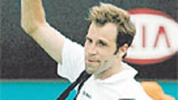 <b>O TODOS, O NINGUNO.</b> Rusedski se despidió de Australia, pero no del escándalo.