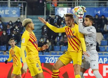 Luuk de Jong y Fernando Pacheco.