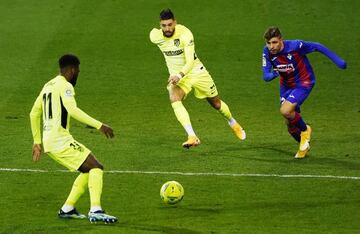 Lemar y Carrasco ante Pozo.