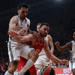 El Madrid cae en El Pireo con un arbitraje de otra época