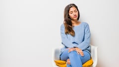 If you cross your legs when you sit, psychology says you probably have these 5 common traits