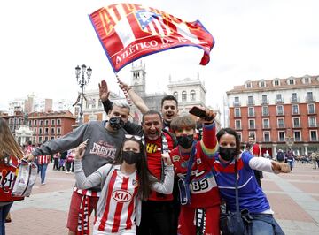 Los jugadores del Atleti celebran LaLiga con la afici車n en Valladolid