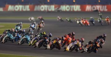 Carrera de Moto3 del Gran Premio de Qatar de Motociclismo en el Circuito Internacional de Losail, en Doha, Qatar.