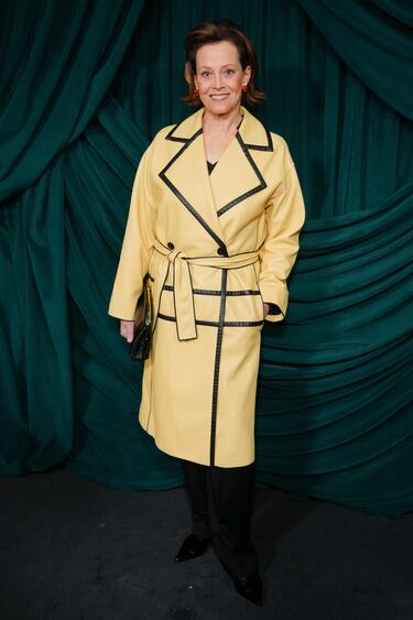 Sigourney Weaver posa en la alfombra roja de la cena anual Pre-Oscar celebrada en Beverly Hills. 