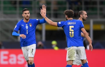 1-2. Lorenzo Pellegrini celebra el primer gol.