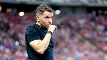 Cruz Azul's Argentine head coach Nicolas Larcamon gestures during the Liga MX Apertura football tournament match between Guadalajara and Cruz Azul at the Akron Stadium in Zapopan, Jalisco state, Mexico on August 30, 2025. (Photo by Ulises Ruiz / AFP)