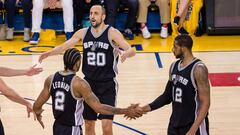 Manu Gin&oacute;bili, Kawhi Leonard y LaMarcus Aldridge, durante un partido de los San Antonio Spurs.