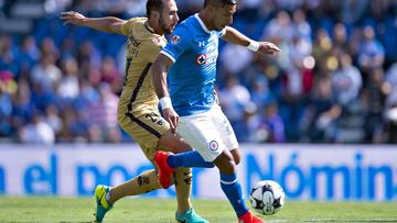 Action photo during the match Cruz Azul vs Santos at Azul Stadium, Liga BBVA Bancomer MX Apertura 2016.-- Foto de accion durante el Partido Cruz Azul vs Pumas UNAM en el Estadio Azul, Partido Correspondiente la Jornada 2 del Torneo Apertura 2016 Liga BBVA Bancomer MX, en la foto: (I)-(D) Alejandro Castro, Jorge benitez,
--22/07/2016/ MEXSPORT/ Javier Ramirez.