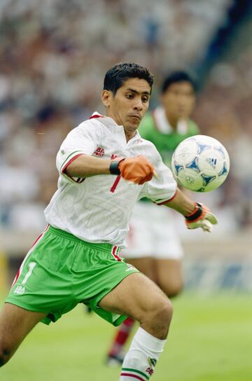 El de Acapulco participó en tres Mundiales consecutivos (1994, 1998 y 2002). Jugó un total de 129 partidos con la selección ganando dos Copa Oro CONCACAF (1993 Y 1996), unos Juegos Panamericanos (1999) y la Copa FIFA Confederaciones (1999).