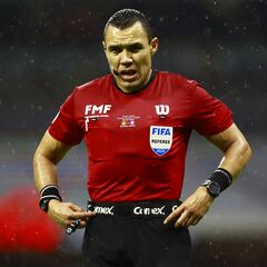 “El Gato” Ortiz es reconocido como el Mejor Silbante de la Temporada en la Liga MX