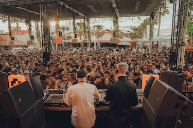 Así es Jowke, la discoteca tropical al aire libre de Madrid donde Netflix grabó una serie sobre Ibiza