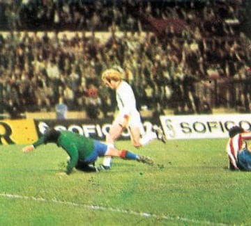 El 17 de mayo de 1974 se disputó en Heysel el segundo partido de la final de la Copa de Europa entre el Bayern Múnich y el Atlético de Madrid. Hoeness ante Reina marca el 4-0