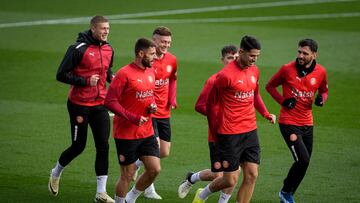 Los jugadores del Girona FC durante un entrenamiento.