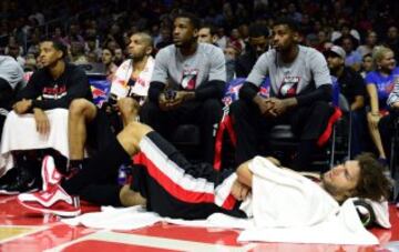 Así ve Robin Lopez los partidos cuando está en el banquillo.