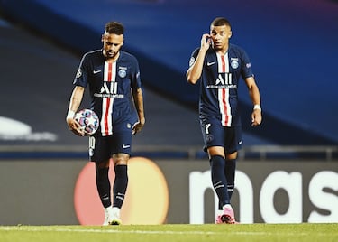 La Ligue 1 siguió los mandatos del gobierno francés por la crisis sanitaria del coronavirus y decretó la suspensión definitiva de la temporada, aceptando en su Consejo de Administración una clasificación en la que el PSG saliera el campeón por ser el líder hasta el momento. Nadie duda de que de haber regresado el fútbol a Francia, otro hubiera sido el vencedor. 