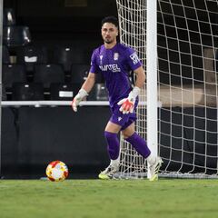 Iván Martínez echa el candado a la portería albinegra