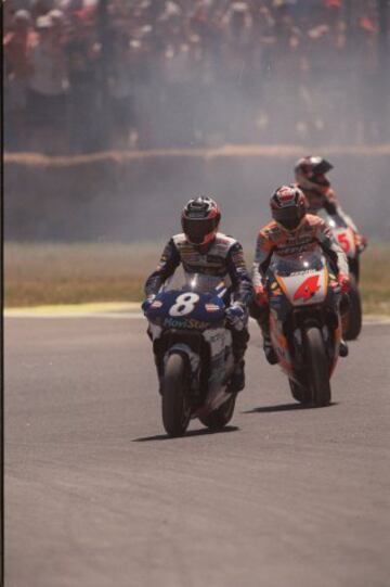 Carlos Checa obtuvo su primera victoria en 500cc en el a?o 1998, ante el p¨²blico del circuito del Jarama.