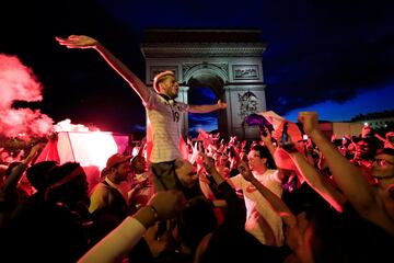 Los aficionados franceses celebraron la clasificación de su selección para la final del Mundial. 