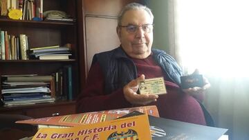 Antonio Bonet, con su primer y último pase de socio del Valencia.