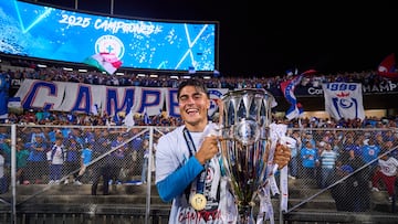 Luka Romero of Cruz Azul with the Champion trophy during the final leg match between Cruz Azul and Vancouver Whitecaps as part of the CONCACAF Champions Cup 2025, at Olimpico Universitario Stadium on June 01, 2025 in Mexico City, Mexico.