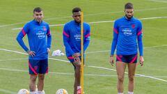 Correa, Lemar y Carrasco, en un entrenamiento del Atl&eacute;tico.